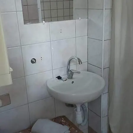 Badacsonyi Ifjusagi Kekturas- Privat Berlemeny *