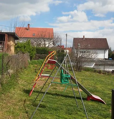 Badacsonyi Ifjusagi Kekturas- Privat Berlemeny *
